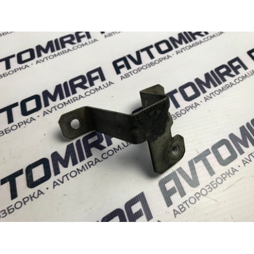 Кронштейн обшивки моторного отсека Fiat Punto 2005-2018 51870504